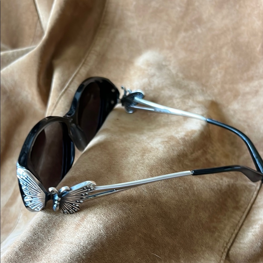 BRIGHTON BUTTERFLY SOCIAL LIGHT SUNGLASSES